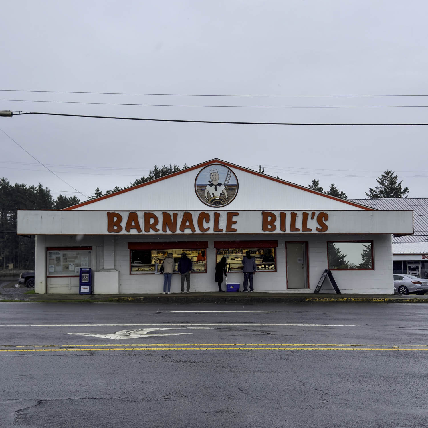Exterior shot of Barnacle Bill's Seafood Market in Lincoln City, OR. It is overcast.